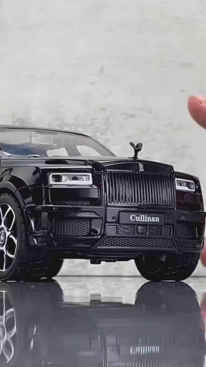 Rolls Royce Cullinan 1:24 diecast scale model car collectible