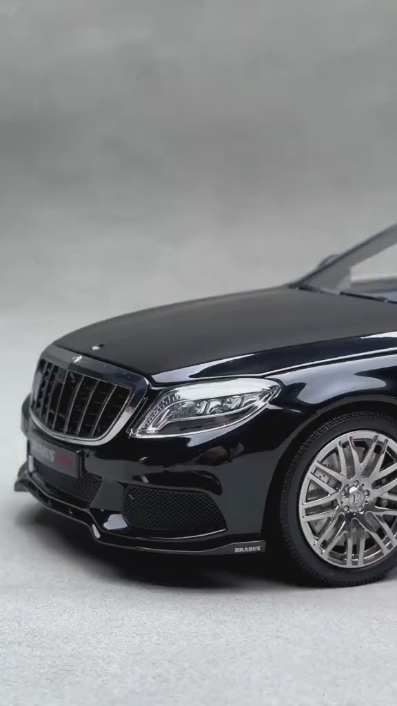 1:24 scale die-cast model of a Mercedes-Maybach S600